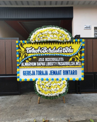 Papan Bunga Duka di Waropko